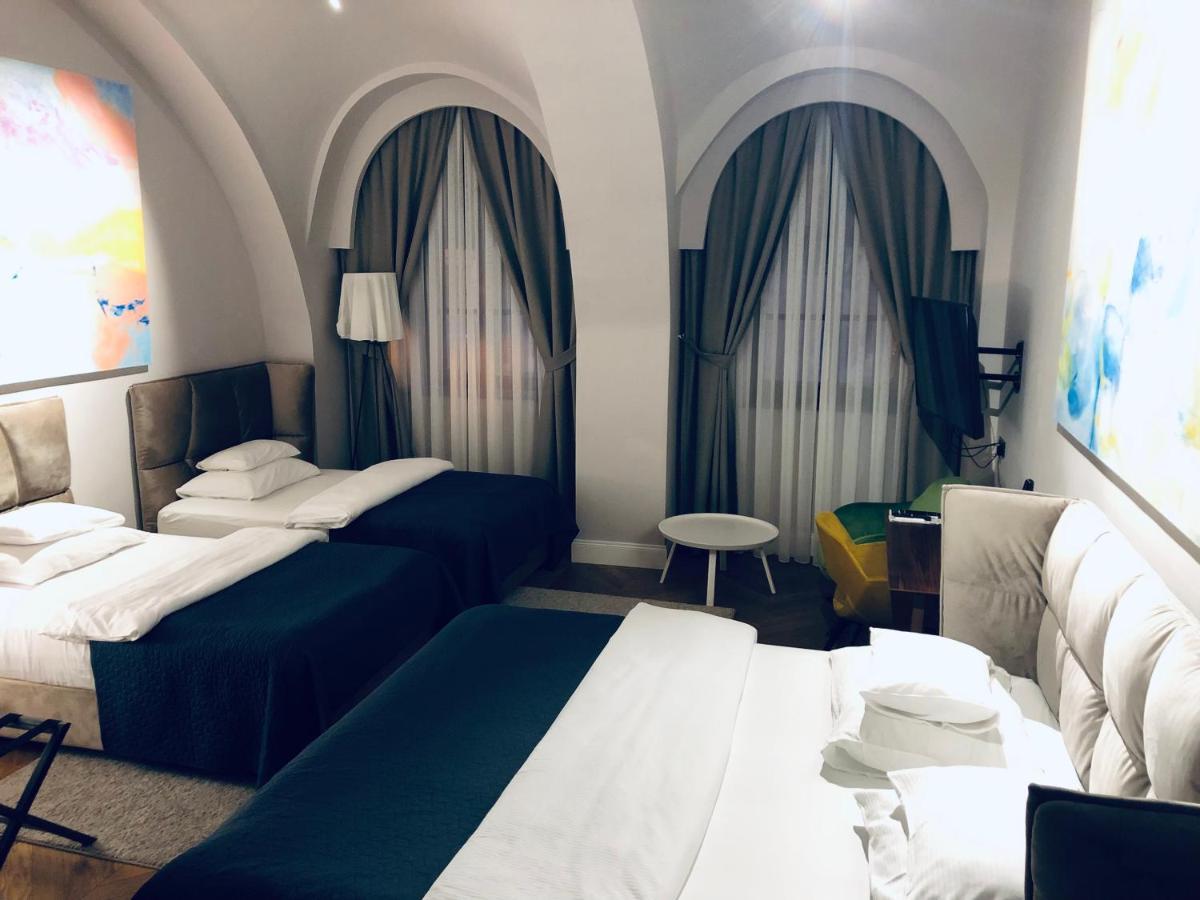 Boutique Hotel Tvrda 오시예크 외부 사진