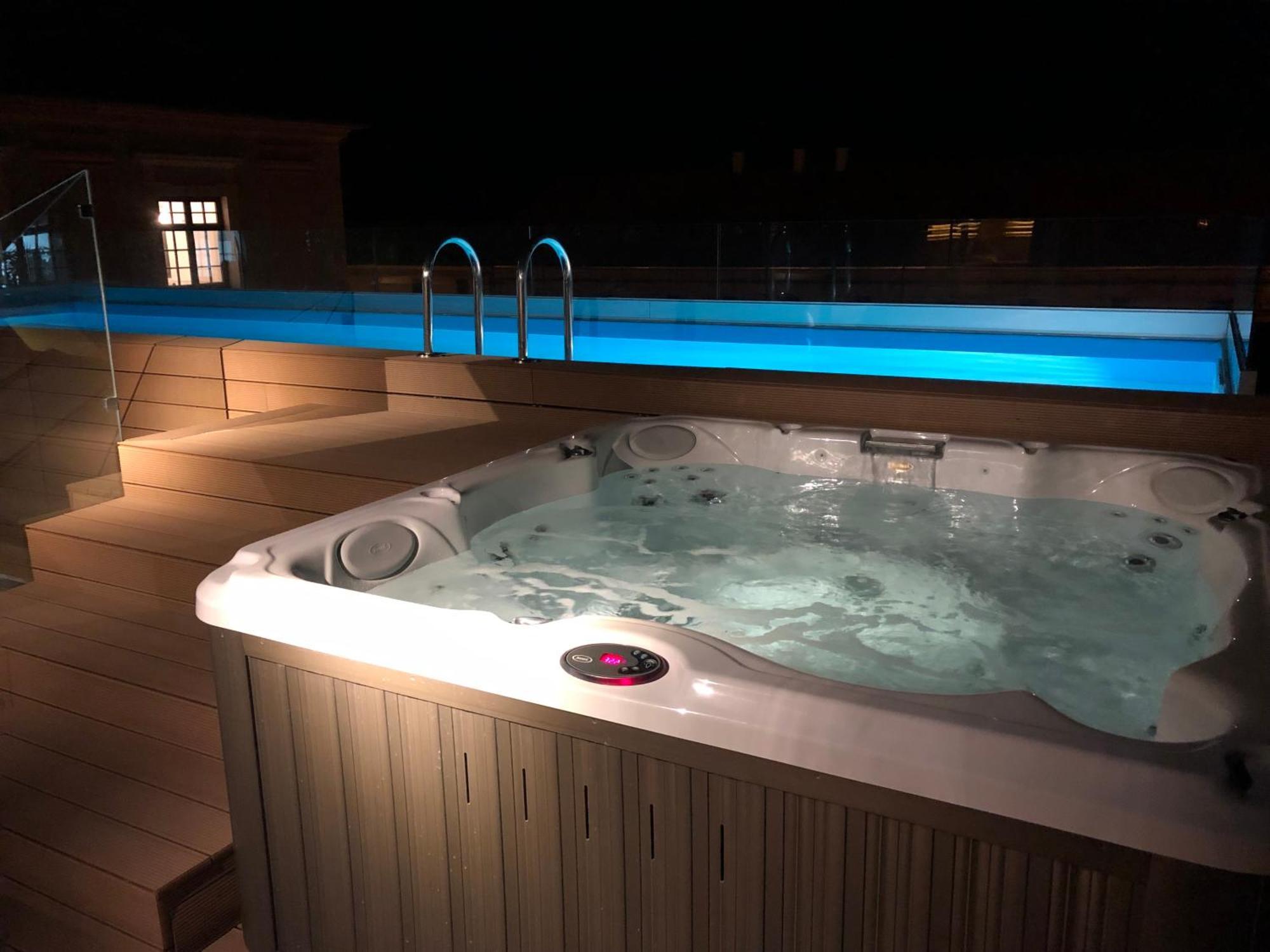 Boutique Hotel Tvrda 오시예크 외부 사진
