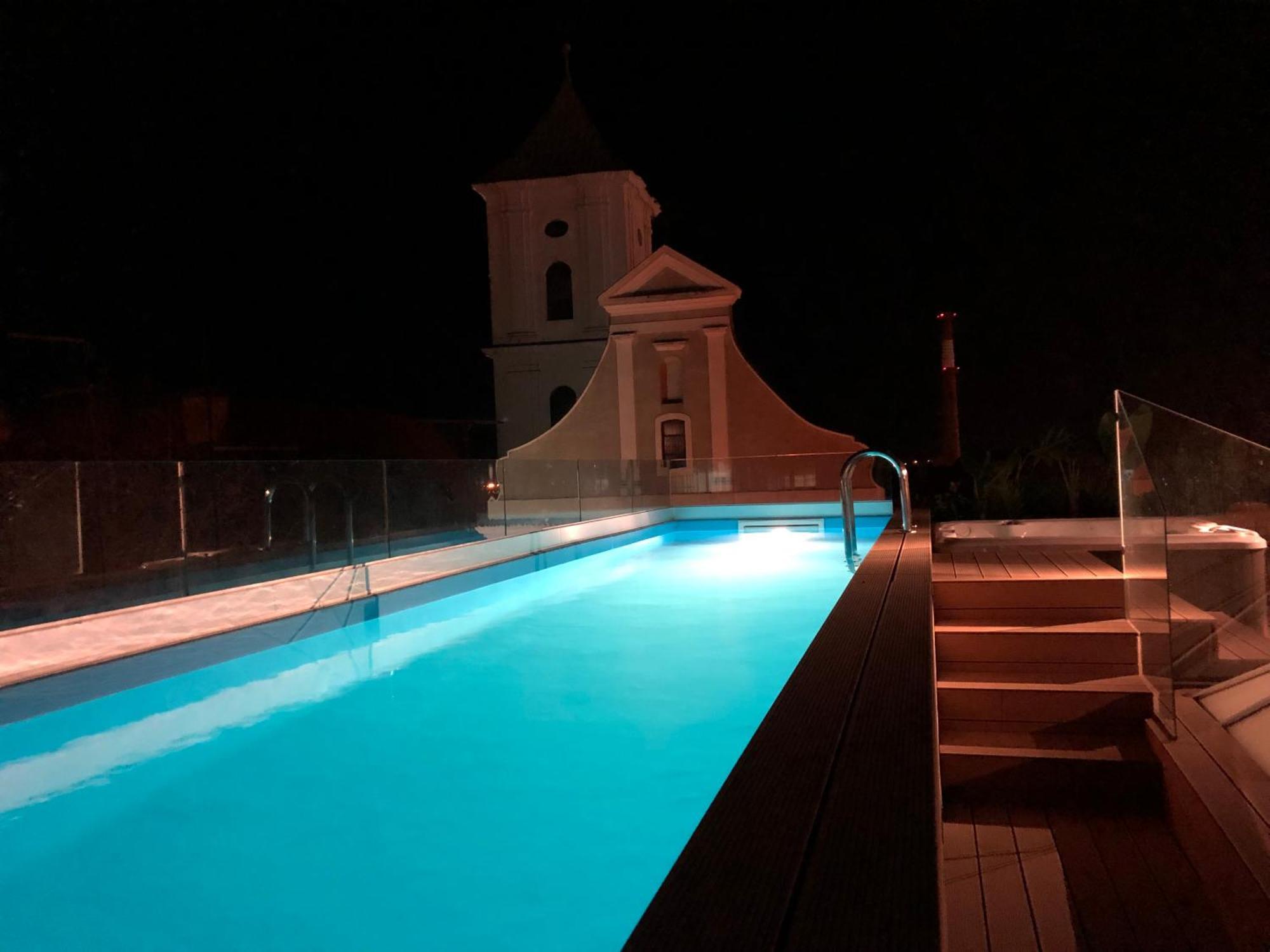 Boutique Hotel Tvrda 오시예크 외부 사진