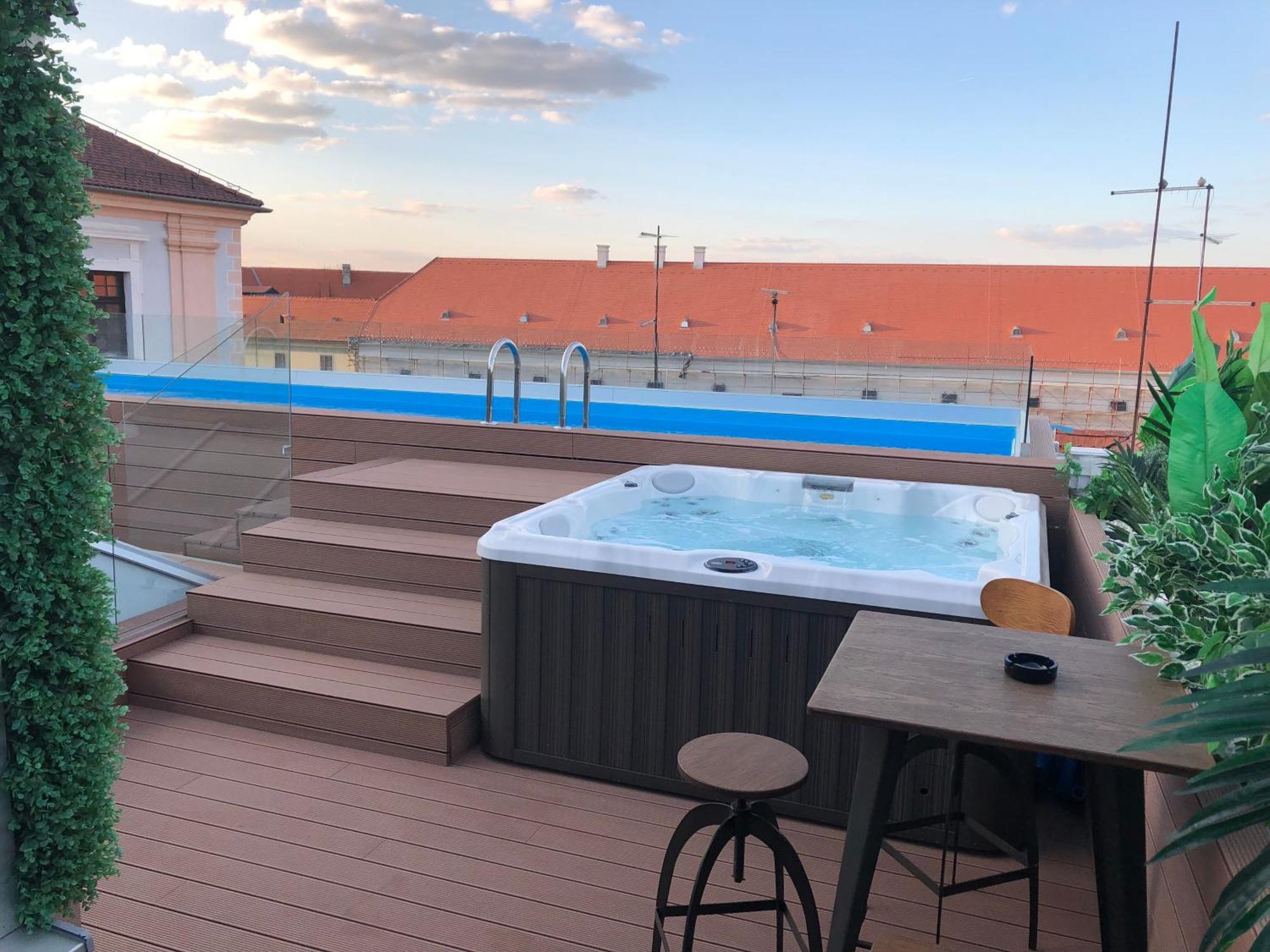 Boutique Hotel Tvrda 오시예크 외부 사진