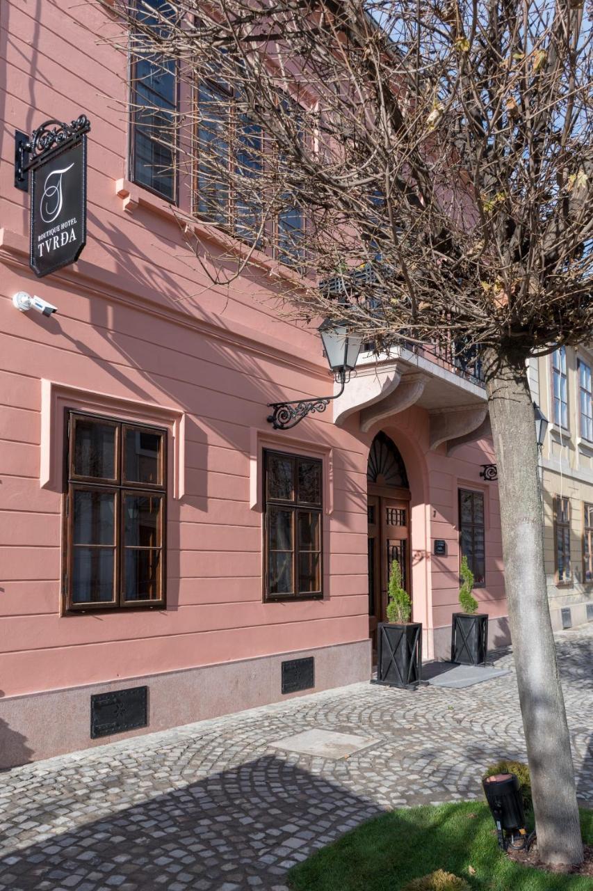 Boutique Hotel Tvrda 오시예크 외부 사진