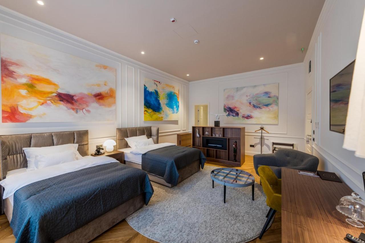 Boutique Hotel Tvrda 오시예크 외부 사진