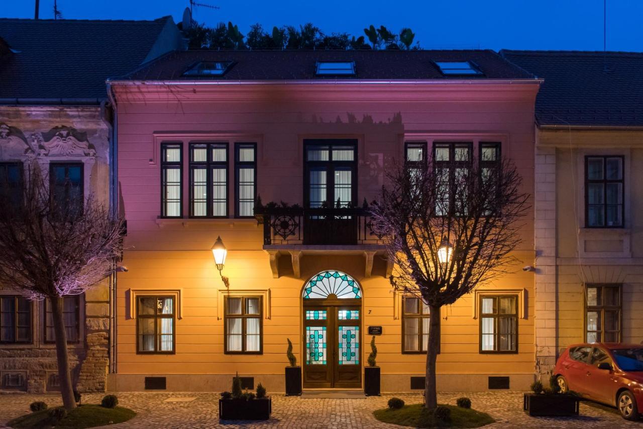 Boutique Hotel Tvrda 오시예크 외부 사진