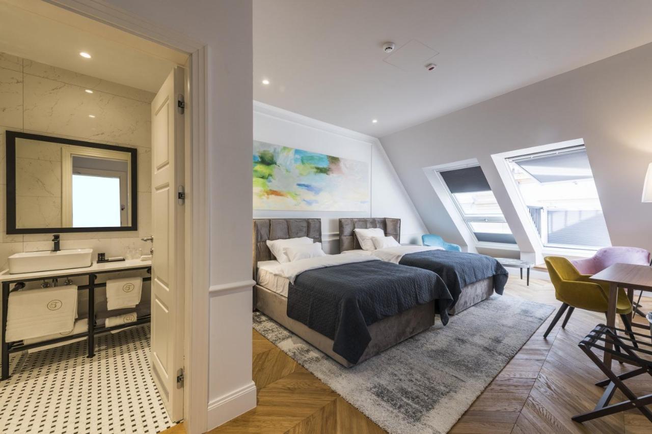 Boutique Hotel Tvrda 오시예크 외부 사진